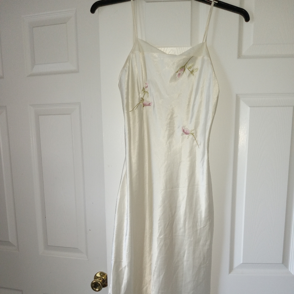 Knight Gown - Picture 2 of 5